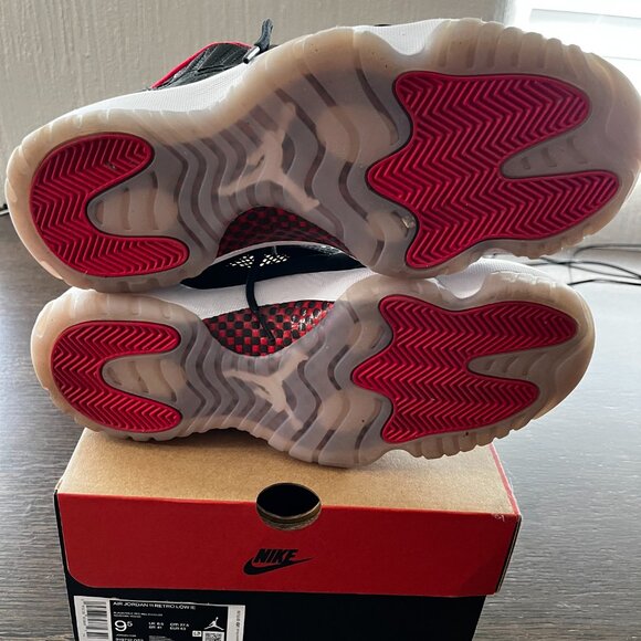 Nike Air Jordan XI low 'Bred' M 9.5 - Picture 4 of 4